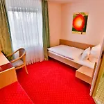 Mayers Waldhorn - Zwischen Reutlingen Und Tübingen Hotel 3*
