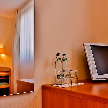 Mayers Waldhorn - Zwischen Reutlingen Und Tuebingen Hotel