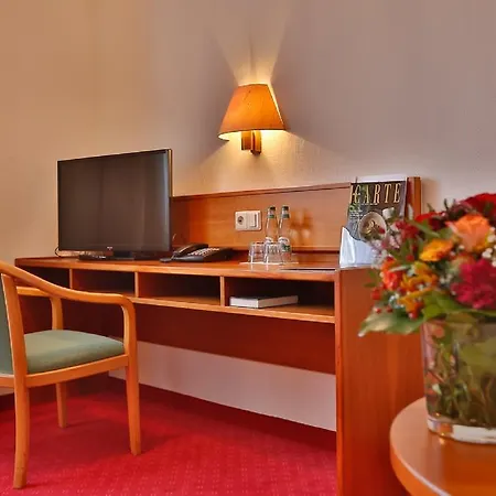 Hotel Mayers Waldhorn - Zwischen Reutlingen Und Tuebingen Kusterdingen