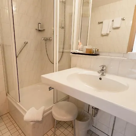 Hotel Mayers Waldhorn - Zwischen Reutlingen Und Tübingen 3*