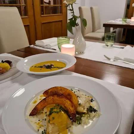 Hotel Mayers Waldhorn - Zwischen Reutlingen Und Tuebingen 3*