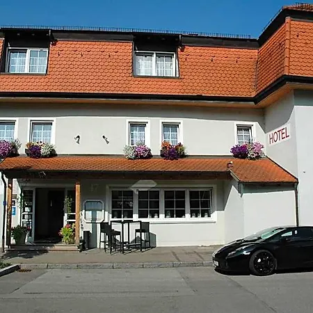 Hotel Mayers Waldhorn - Zwischen Reutlingen Und Tuebingen Kusterdingen