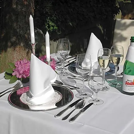 Mayers Waldhorn - Zwischen Reutlingen Und Tuebingen Hotel