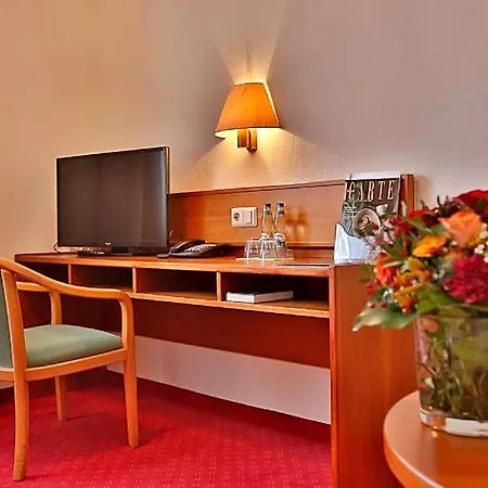 Hotel Mayers Waldhorn - Zwischen Reutlingen Und Tuebingen