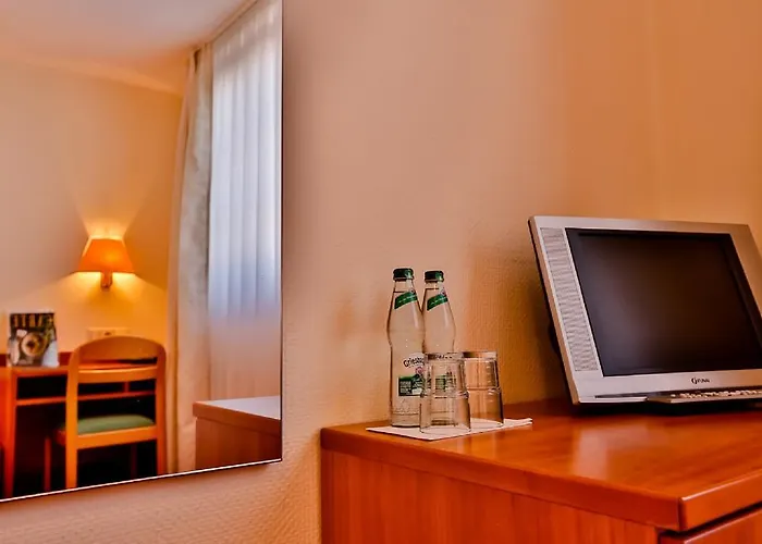 Mayers Waldhorn - Zwischen Reutlingen Und Tuebingen Szálloda