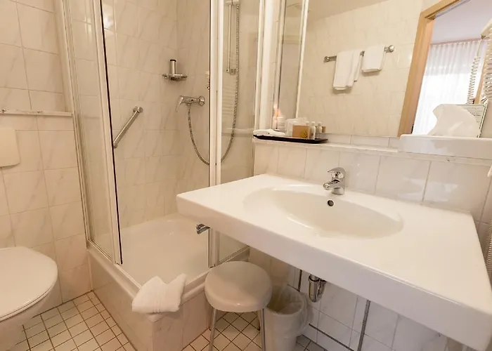 Szálloda Mayers Waldhorn - Zwischen Reutlingen Und Tuebingen 3*