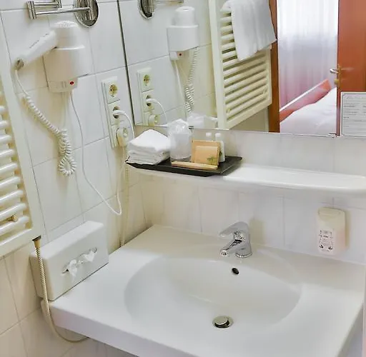 Mayers Waldhorn - Zwischen Reutlingen Und Tuebingen Szálloda